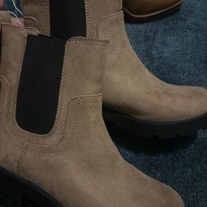 Chelsea boots